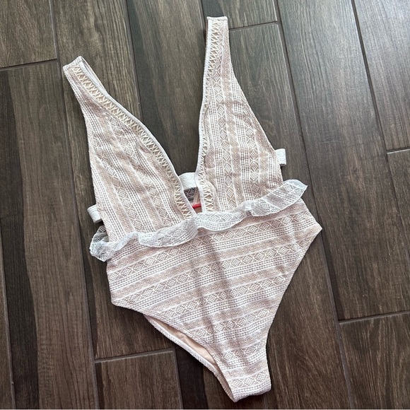 River Island Resort Peplum Plunge One Piece Swimsuit in White/Cream Sz 16 - Picture 5 of 10